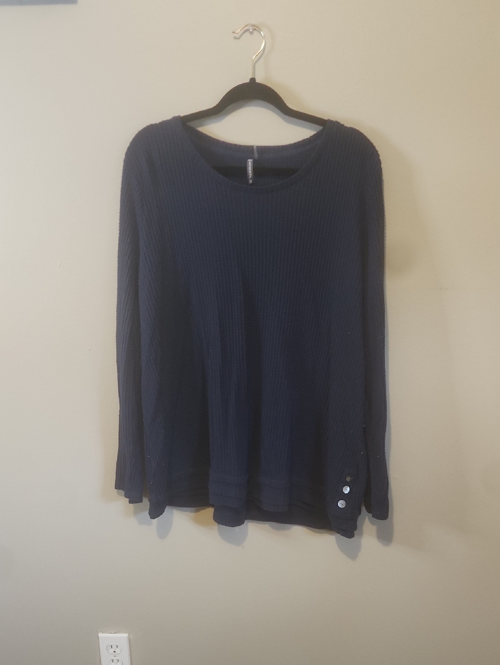Ribbed Navy Long-Sleeve Crewneck Top with Cuff Buttons